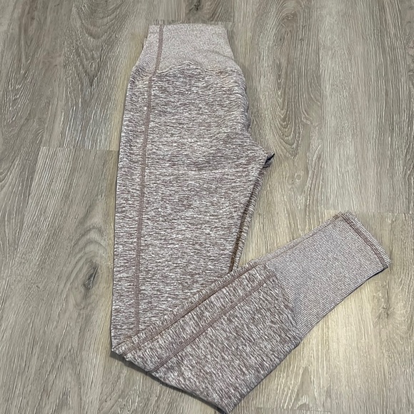 ALO Yoga Pants - Alo yoga leggings. Size XS